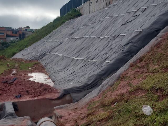 Paulitec Construções – Contenção de talude e escadas hidráulicas – Terminal Varginha
